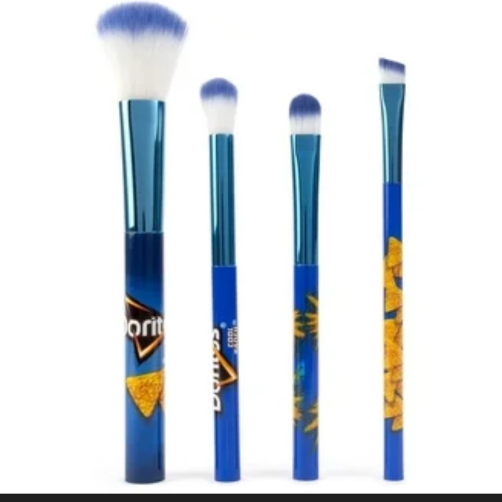 Cosmetic 4 Brush Set - Doritos NWT - Picture 3 of 7